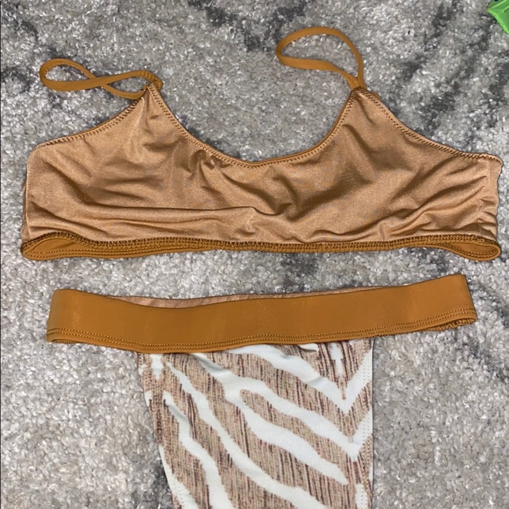 Bikini - Picture 3 of 5